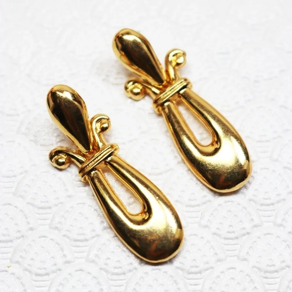 Anne Klein luxurious pattern
